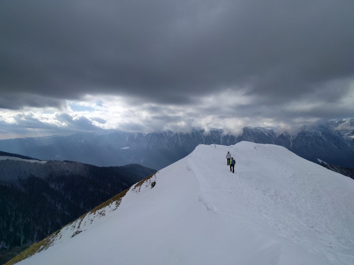 Ascending towards Cazacu Peak (1753 m)