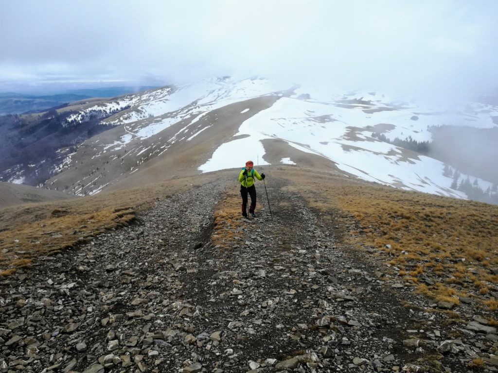 Hiking the ridge of Baiului Mountains