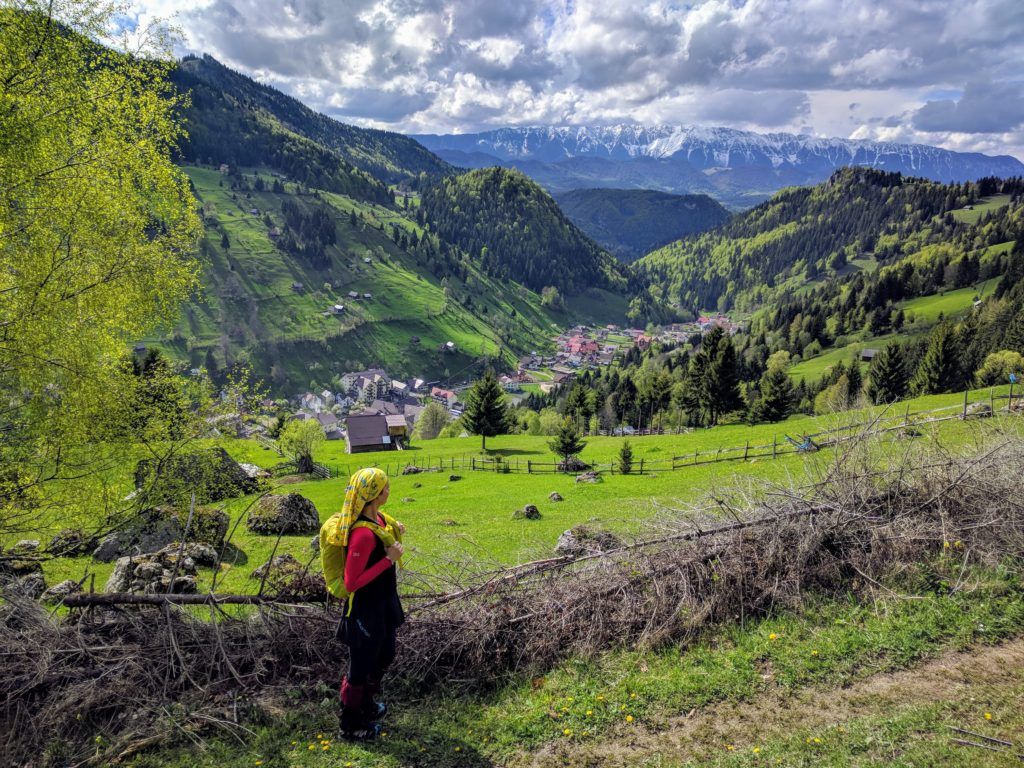 Excellent weather and views over the Piatra Craiului Mountains in Moieciu de Sus, Romania