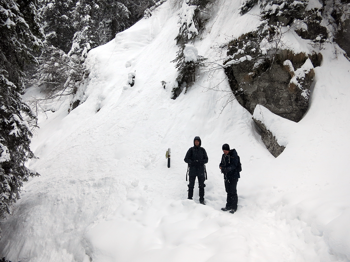 Descending from Malaiesti on the winter trail