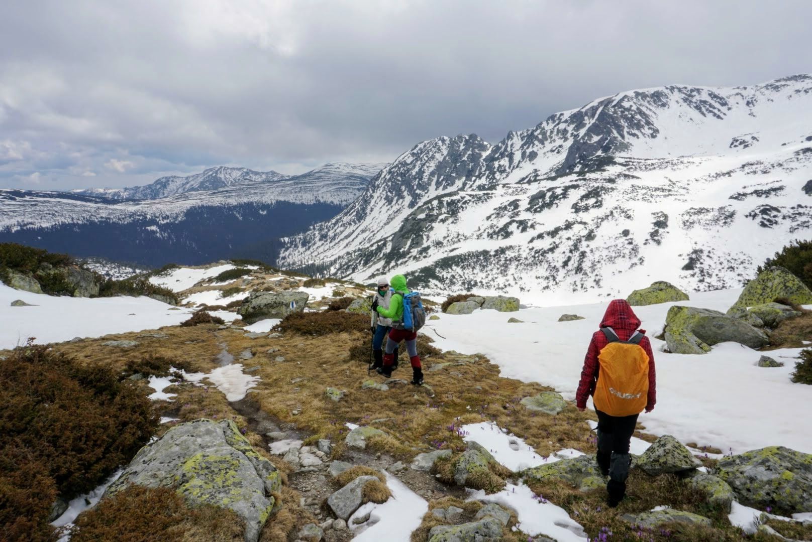 Romania: 3-day winter hike in Retezat Mountains