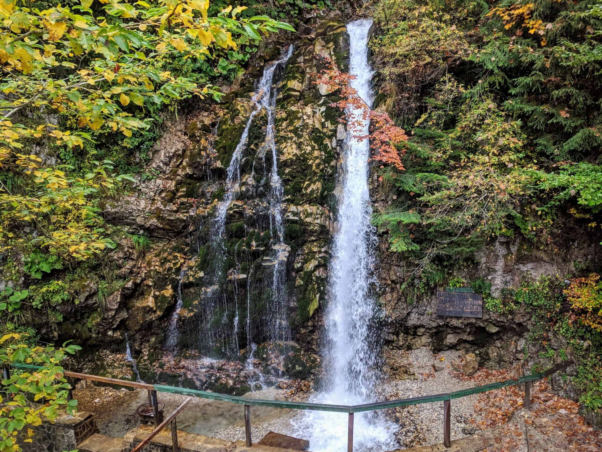 Urlătoarea waterfall